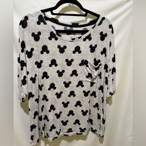 2XL Disney Women's Gray Mickey Mouse Print Pocket Tee